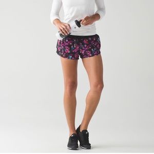 Lululemon Hotty Hot Short Mini Midnight Bloom